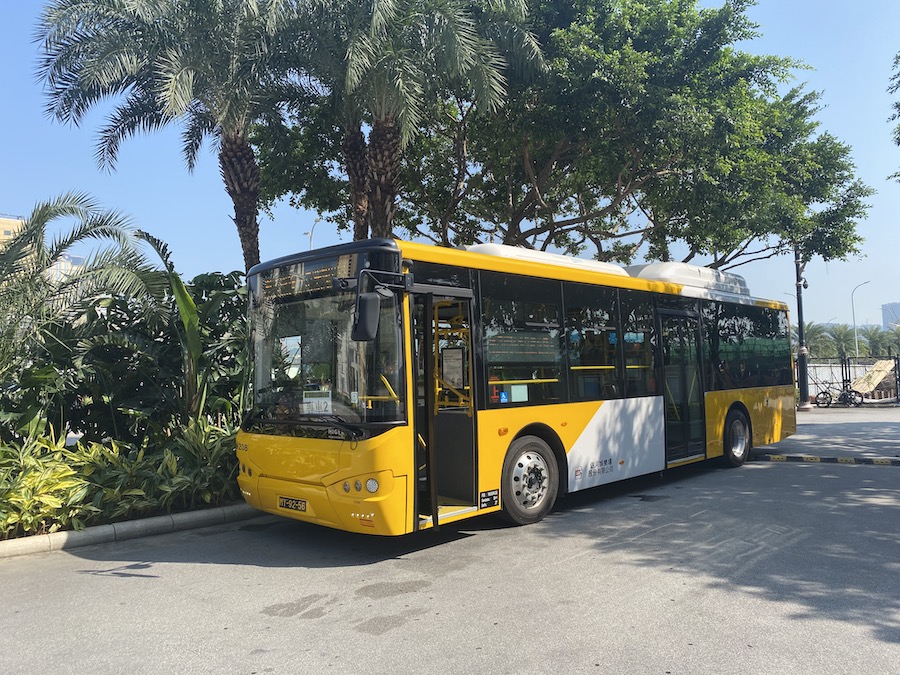 環境負荷の低減のため、GEGは電動バスを導入し、ディーゼルバスの廃止に努めている