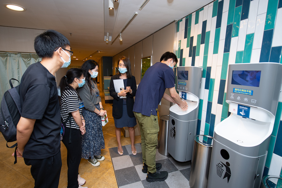 水の消費量を削減するために、節水型の手洗いスタンドを設置